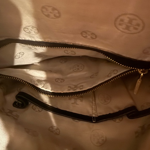 *PRE-OWNED* Tory Burch Amanda Foldover Crossbody Bag - Picture 8 of 11